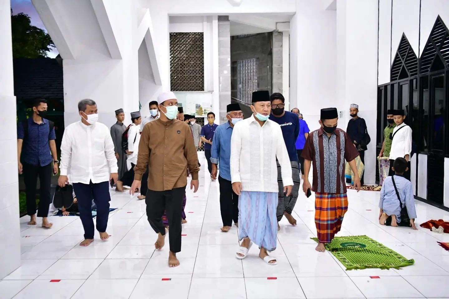 Andi Sudirman Dampingi Zulkifli Hasan Bawakan Kultum di Masjid Al Markaz